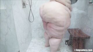 Boberry bare ass in the shower....