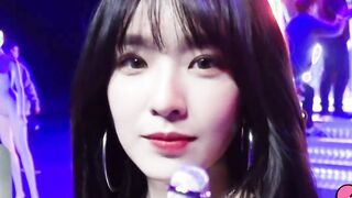 Red Velvet - Irene looking at you for 30 seconds