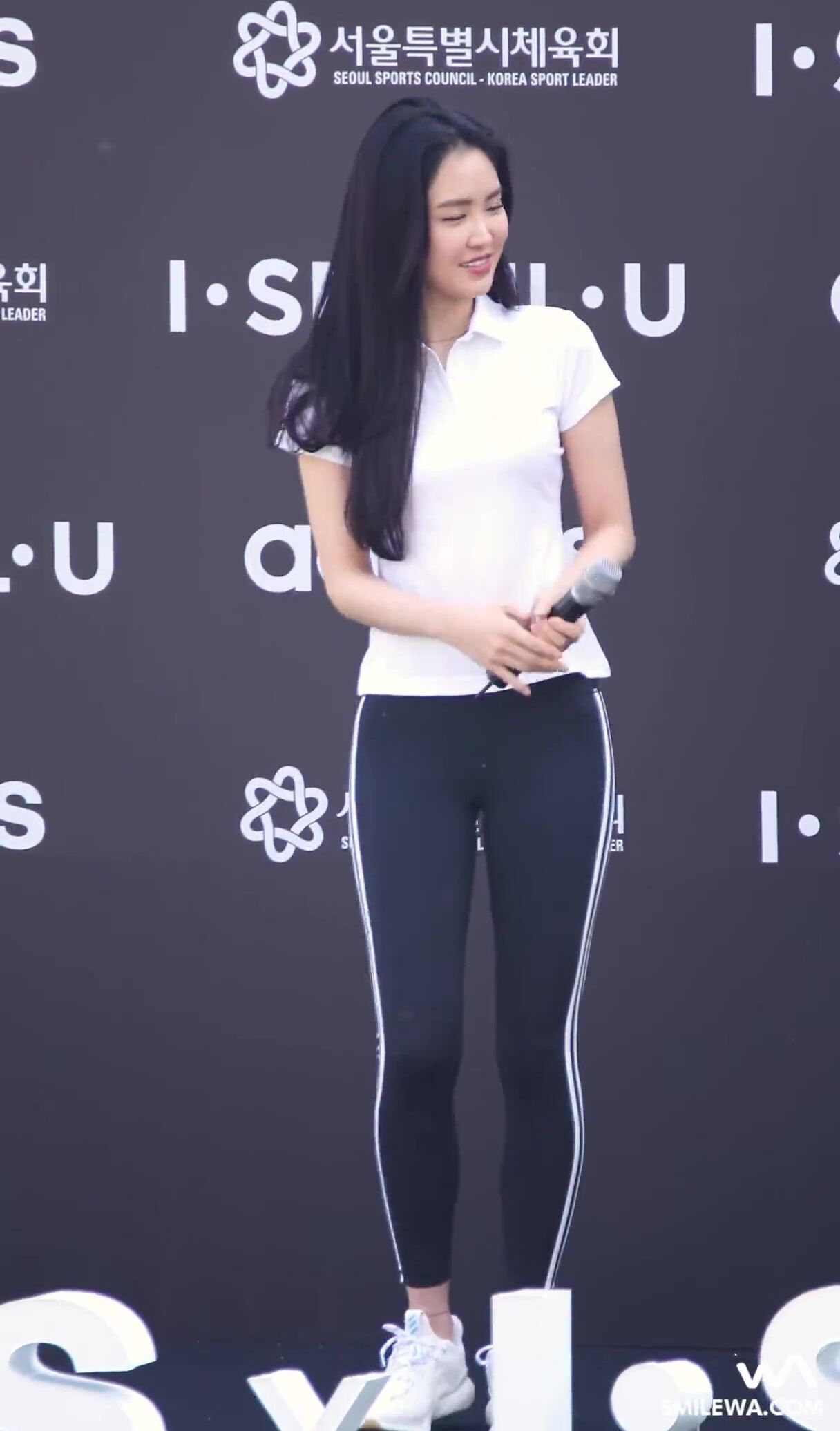 Apink Naeun Tight Pants 