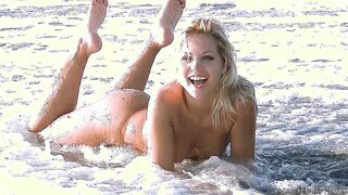 The ocean makes her very wet, and she likes it (x-post from /r/jenni_gregg) [HTML5 video]