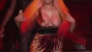 Nicki Minaj oops nip slip