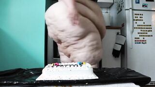 Juicy Jackie's huge ass vs. cake