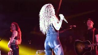 Shakira.... Great Butt woman!!