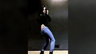 Camila Cabello doesn't just have an amazing ass she also knows how to use it