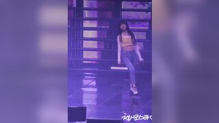 Gfriend - Yuju’s beautiful fit tummy!