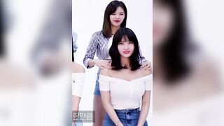 Twice - Jeongyeon and Momo