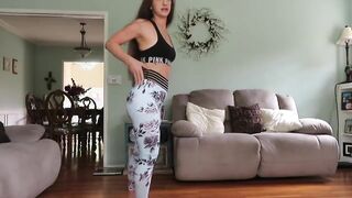 Showing off her new yoga pants ????