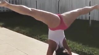 Kelsi Monroe handstand and ass bounce