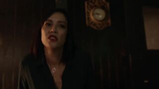 Mishel Prada's perfect ass reverse-cowgirl riding in 'Vida' (S02E04)