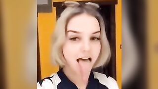 Holy shit that tongue ????