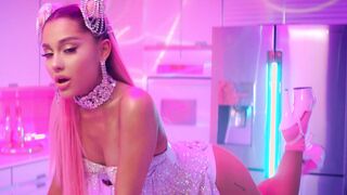 All the jewelry and girliness makes Ariana grande my idol????????????????‍♀️????????????