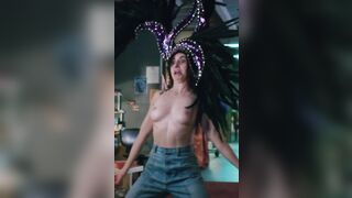 Alison Brie jiggling her naked tits