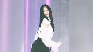 Loona - Jinsoul (feat. Hyunjin, Choerry, Chuu & Heejin)