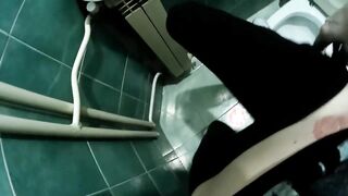 FPOV - Masturbating in Toilet