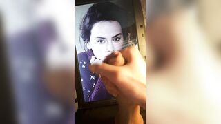 my bud jerkin his massive cock over daisy Ridley b4 giving her a huge cum tribute - If u want 2 b fed celebs and porn and show off jerkin over them on a second screen - public or private sessions - add hertsgirls on k1k