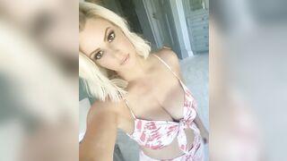 There isn't a MILF I'd love to fuck more than Maryse ????