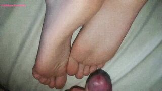 My boyfriend and I woke up early and so did his cock! He sniffed my feet and poured his cum all over my sweaty, stinky morning feet, watch his morning glory on my ManyVids ????