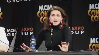 Hayley Atwell… Sounding Hot (*unmute for sound)