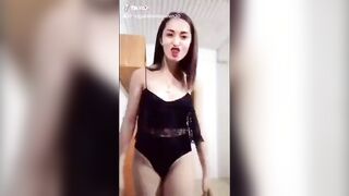 Pinay chick goes Full Naked on TikTok