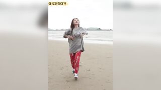 Dreamcatcher Sua feeling herself up!