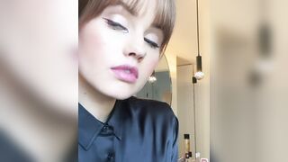 Debby Ryan would be an amazing deepthroat