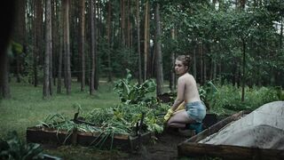 Veronika Mokhireva gardening topless in Topi S1E3 (2021)