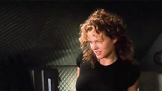 Dina Meyer-Starship Troopers