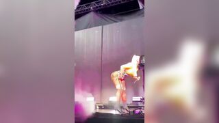 Iggy Azalea really is a mom now and is still throwing ass on stage