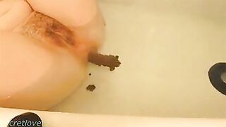 19yr Old Girlfriend Loves Pooping In The Bath