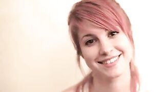 Hayley Williams is cute as a button