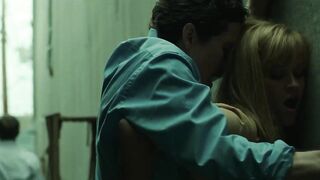 Reese Witherspoon getting fucked in an alleyway by two guys