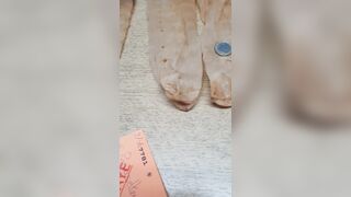 She clean my cumsock, it's the owner and she take one euro by sock, she doesn't know it's cum. Part 3