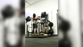 v_a_n_e_s_s_z_a_ (220 lb or 100 kg push-press)