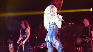 Shakira booty jiggle
