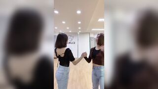 (CLC) SEUNGYEON and YUJIN - Booty time!