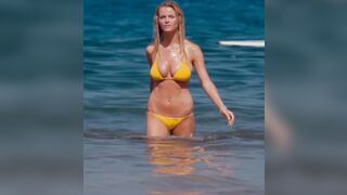 Brooklyn Decker in 'Just go with it'