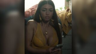 Mimi Keene's busty plot in ''Sex Education'' S03E01