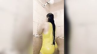 insta queen Ayushi Bhaat bathing video link in comments