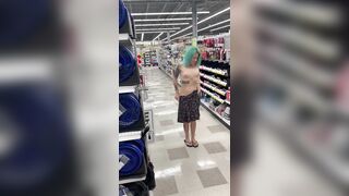 Get completely naked in a grocery store without getting caught!! [gif]