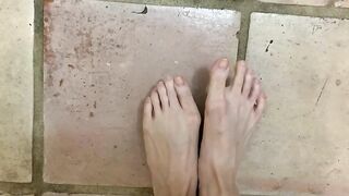 U want these Japanese princess’ feet? [fet][vid][oth]