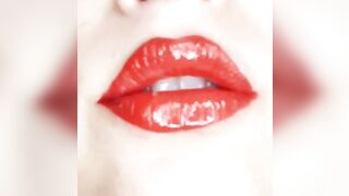 Red lips, so sexy, right?